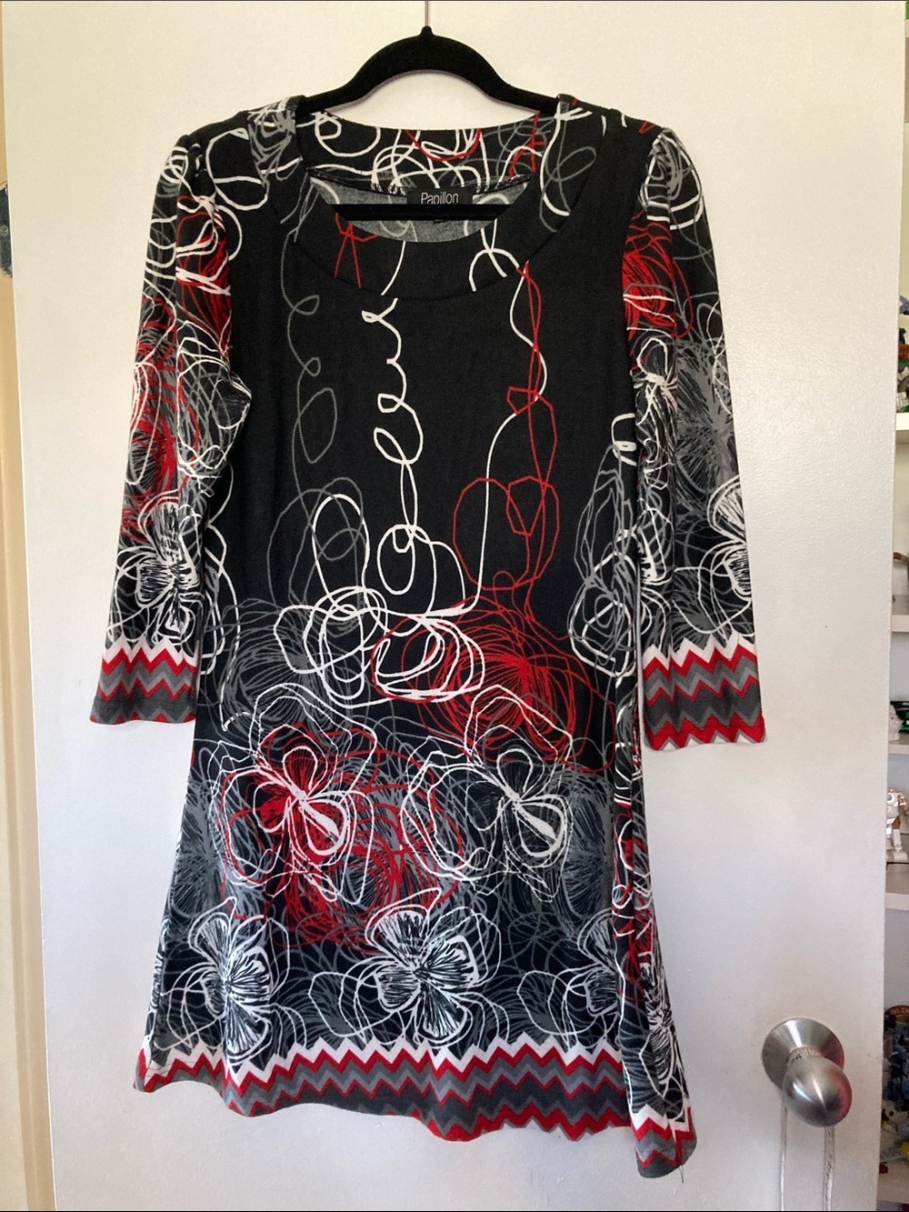 papillon black Dress W/ red/gray/white abstract